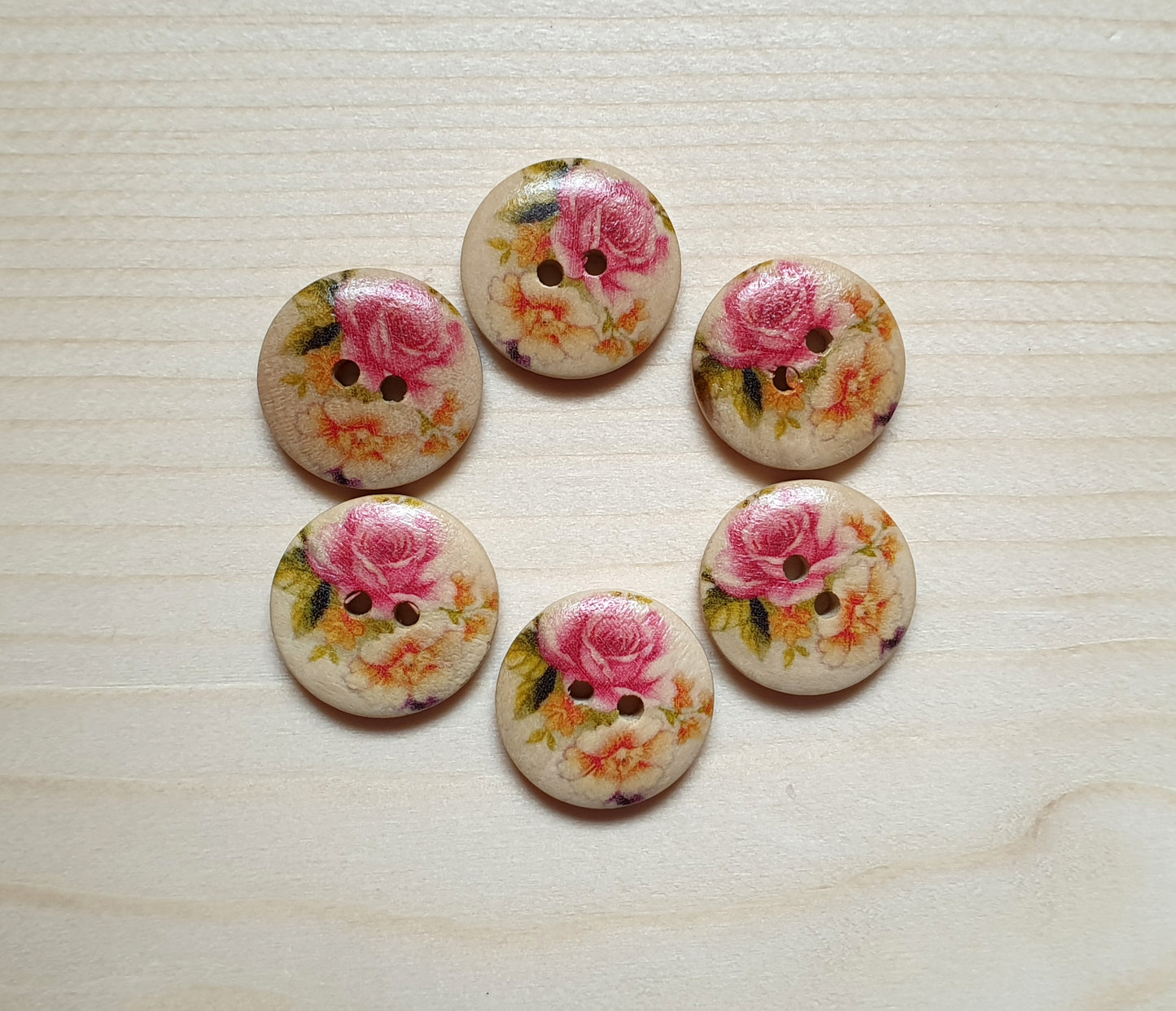 PINK WHITE FLORALS / 18mm / Set of 6 buttons / Wooden Buttons / Sewing Buttons