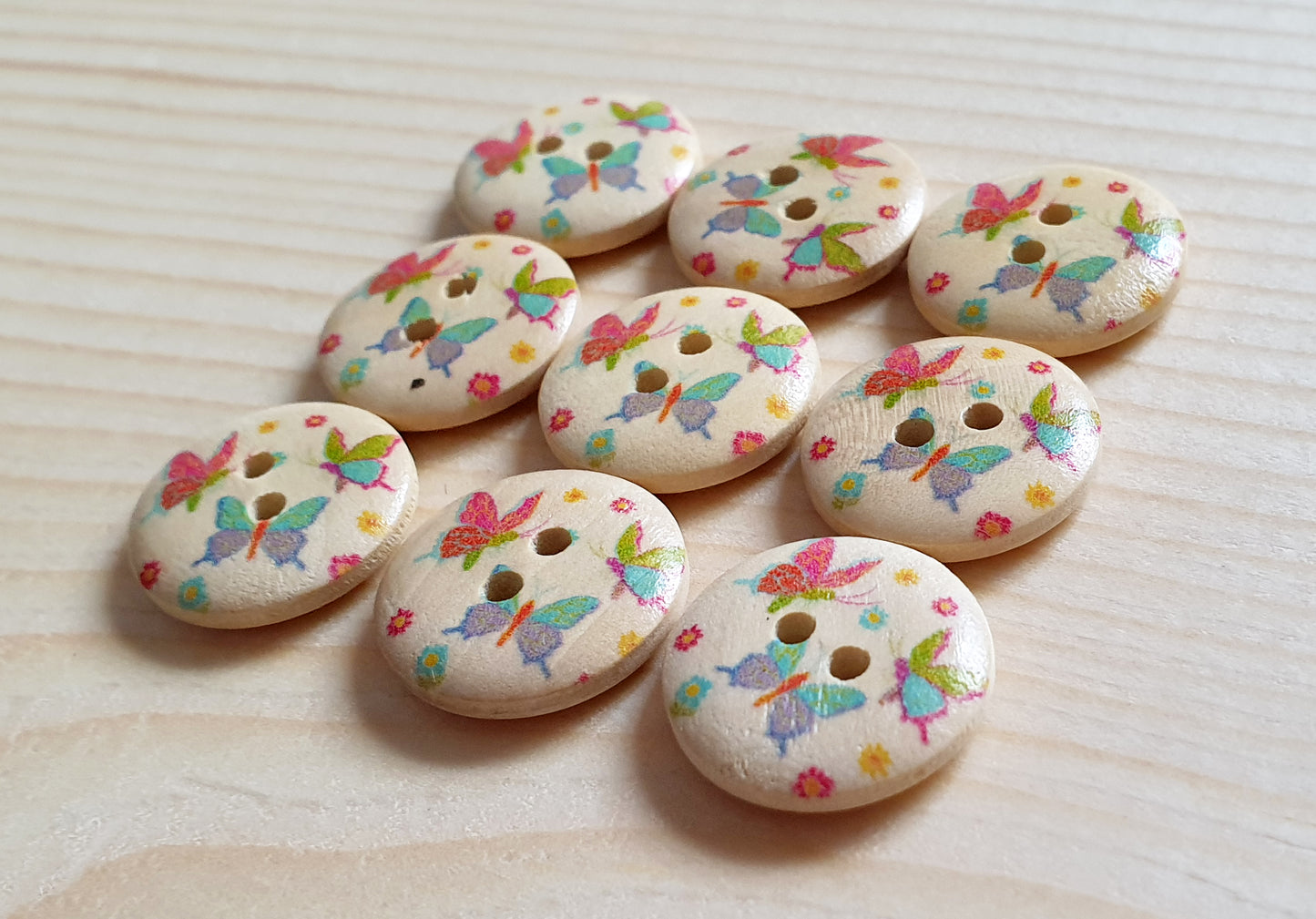 BUTTERFLIES / 18mm - 6 buttons / Wooden Buttons / Sewing Buttons