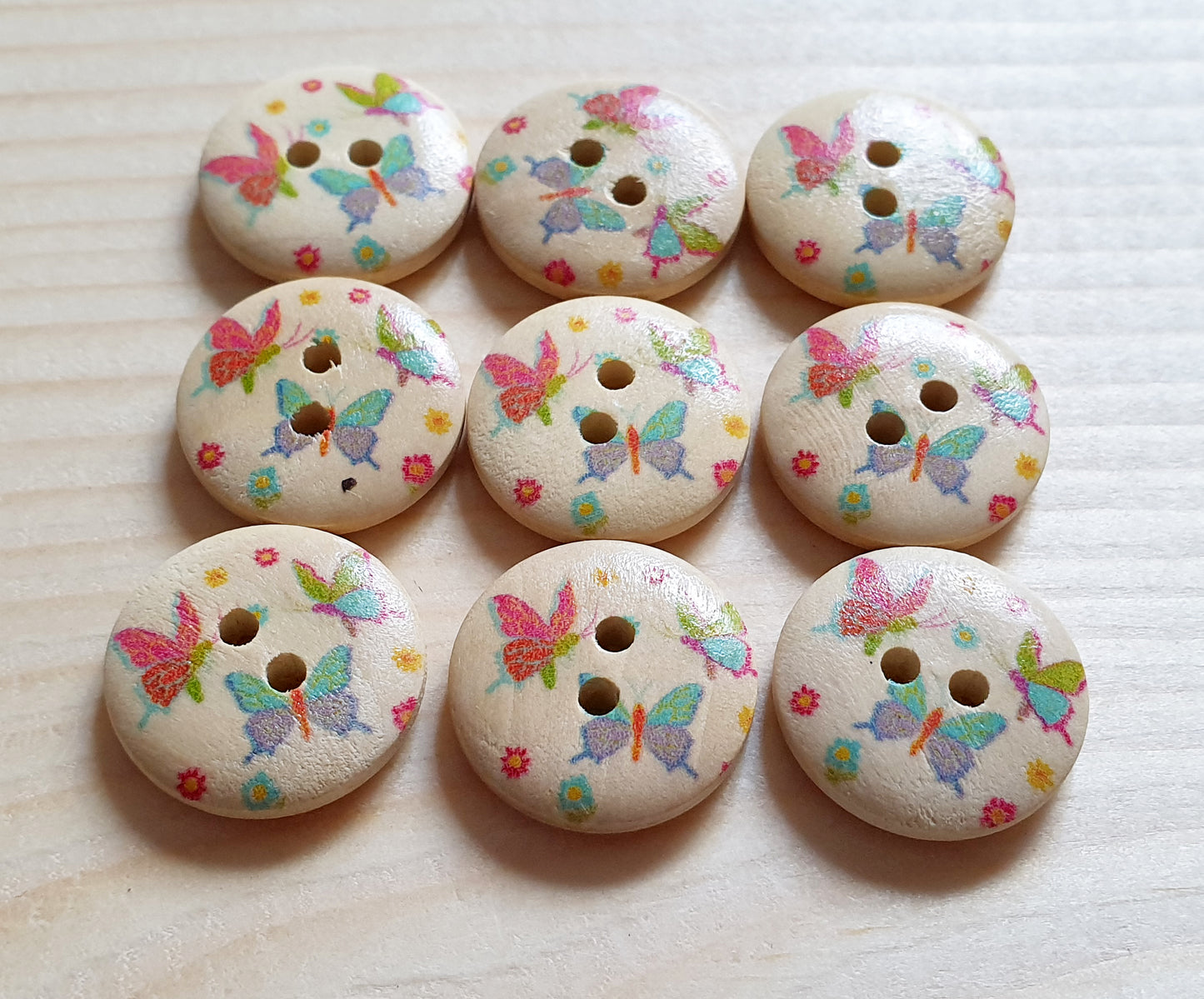 BUTTERFLIES / 18mm - 6 buttons / Wooden Buttons / Sewing Buttons