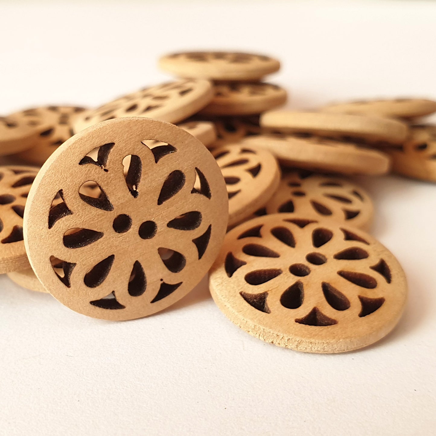 Clearance // AVENS / Unvarnished 2-Hole Wooden Buttons / 20mm (Set of 6)
