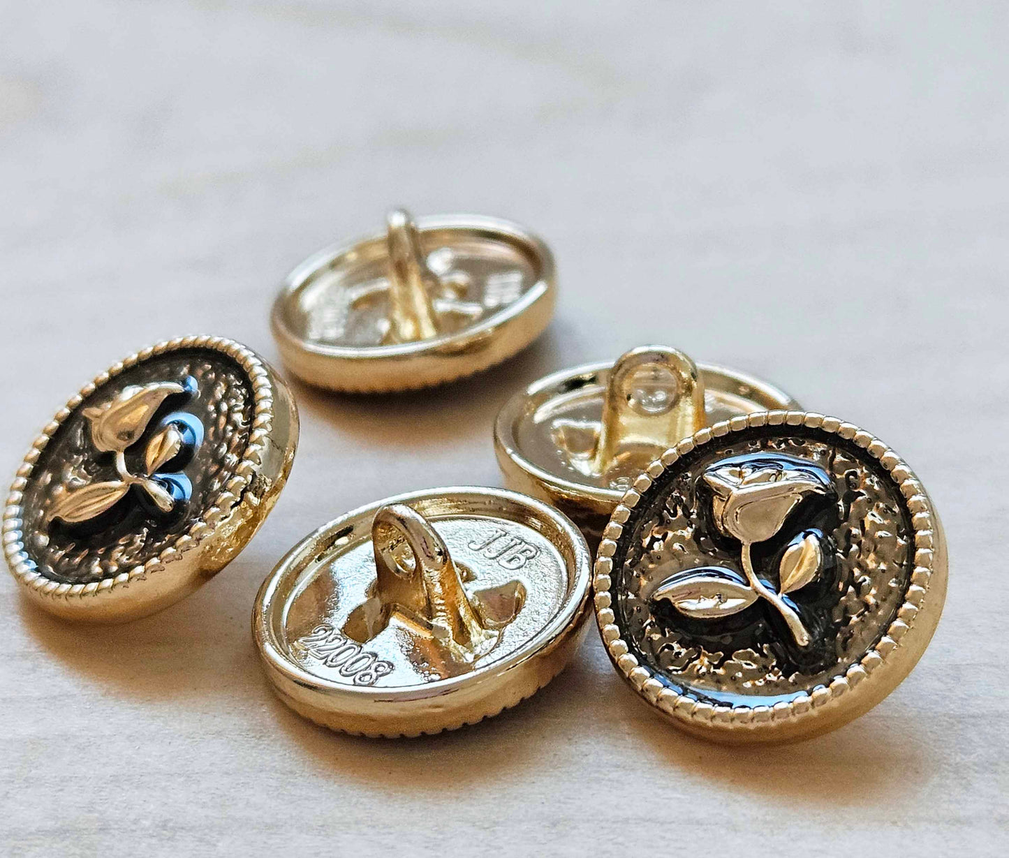 VINTAGE ROSE SHANK - Light Gold / 15-23mm / Set of 4 buttons / Metal Alloy Shank Buttons / Sewing Buttons