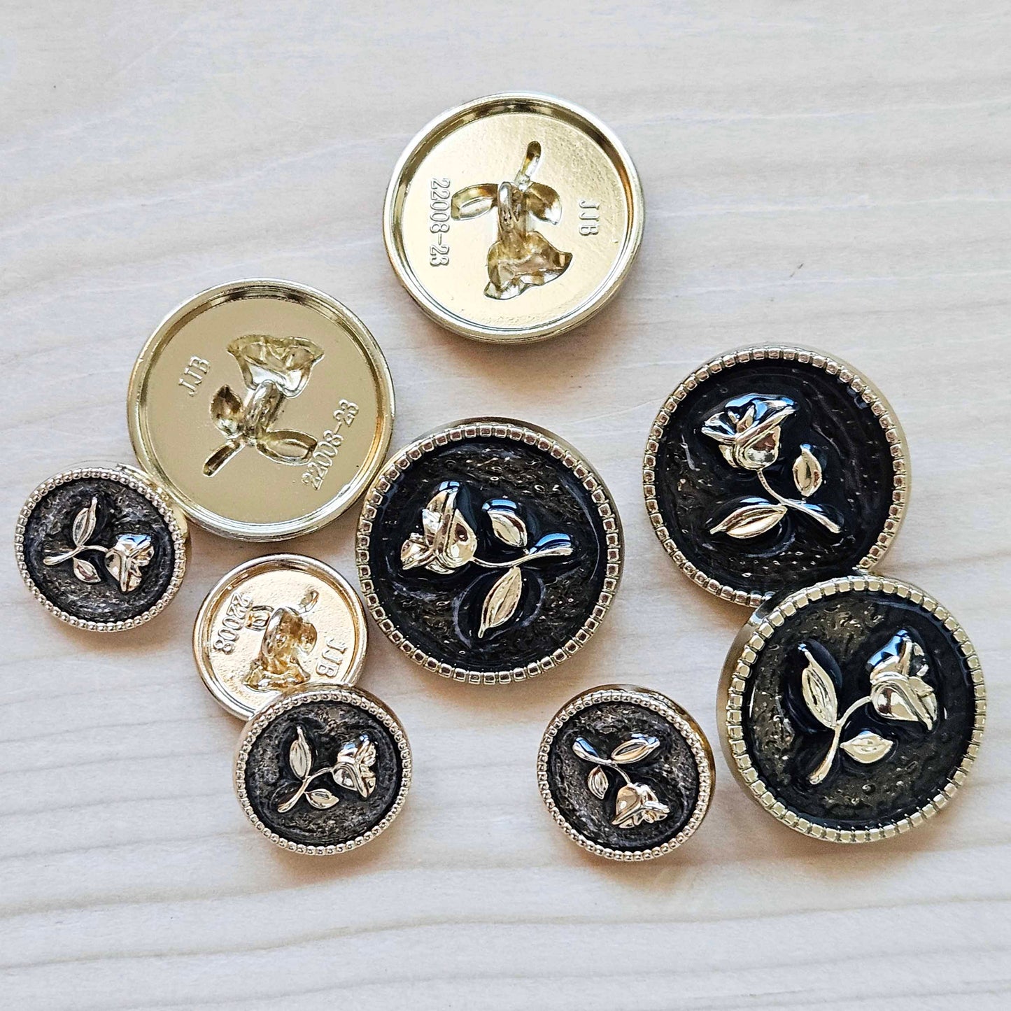 VINTAGE ROSE SHANK - Light Gold / 15-23mm / Set of 4 buttons / Metal Alloy Shank Buttons / Sewing Buttons