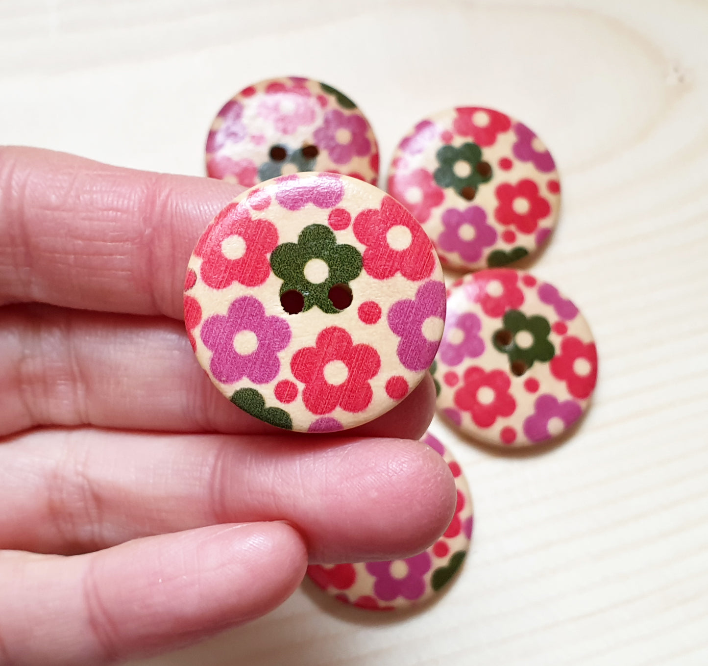 BABY DAISIES RGP / 30mm / Set of 6 buttons / Wooden Buttons / Sewing Buttons