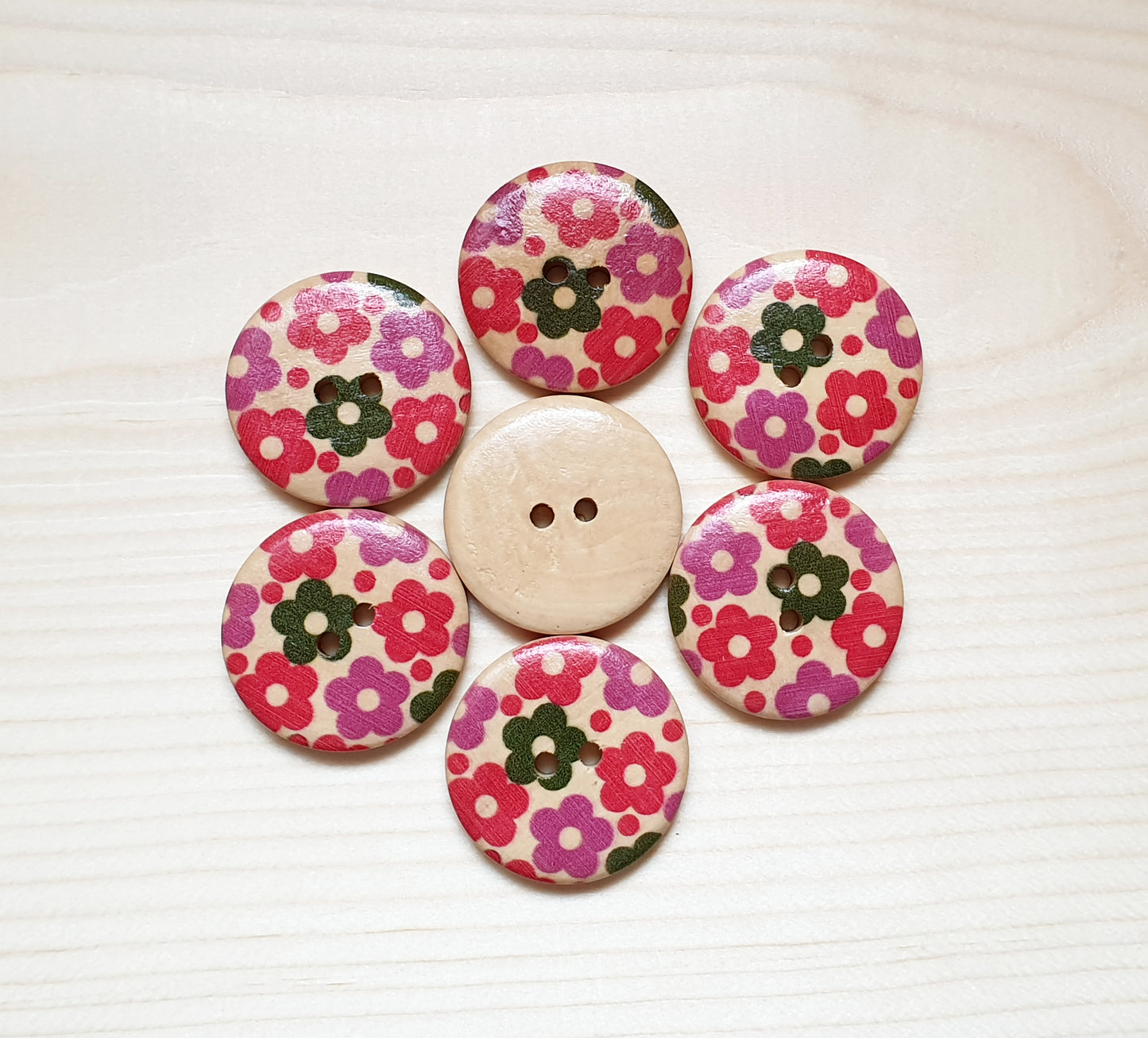 BABY DAISIES RGP / 30mm / Set of 6 buttons / Wooden Buttons / Sewing Buttons