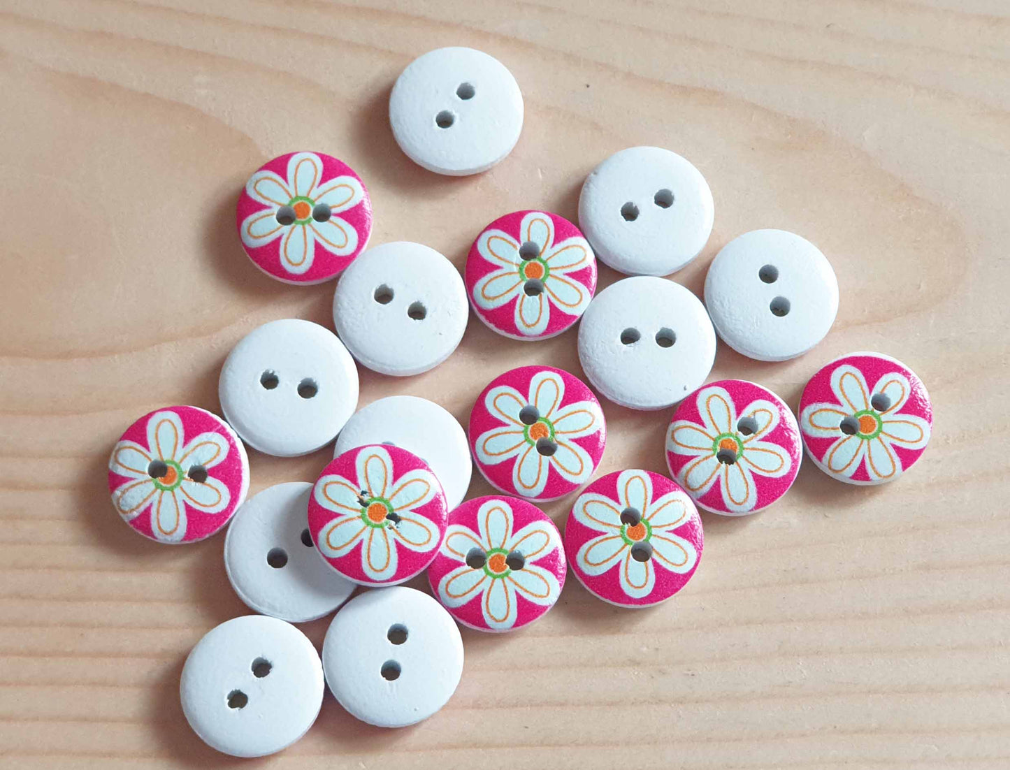 BABY DAISY / 15mm / Wooden Buttons / Sewing Buttons