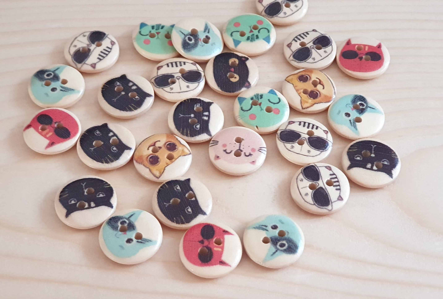 BIG CAT HEADS / 15mm / Set of 8 buttons / Wooden Buttons / Sewing Buttons