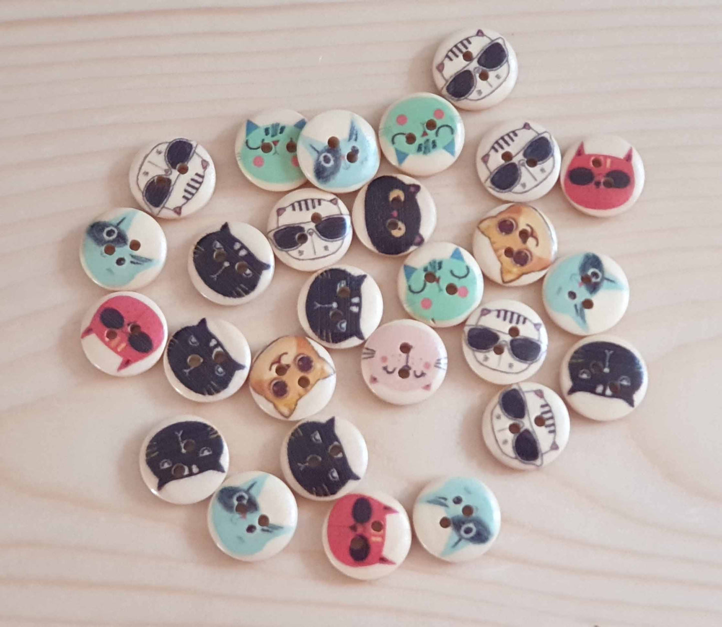 BIG CAT HEADS / 15mm / Set of 8 buttons / Wooden Buttons / Sewing Buttons