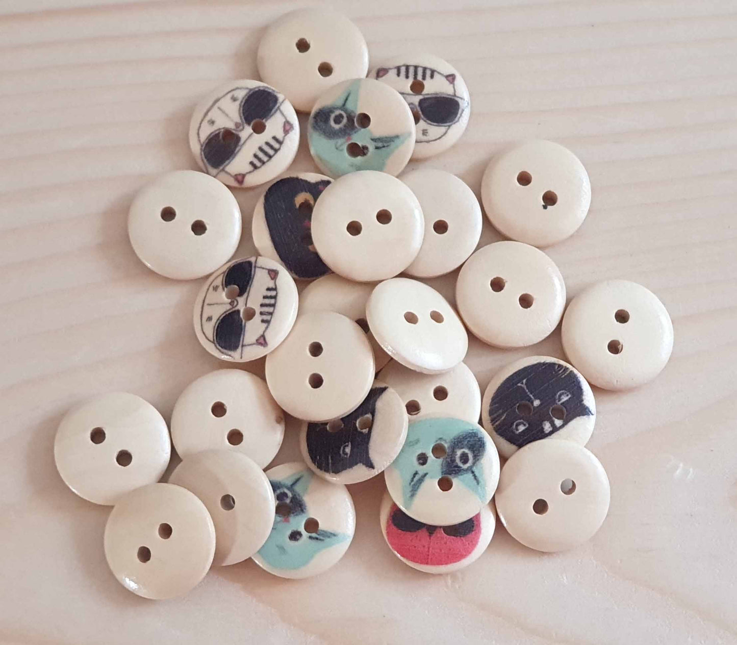 BIG CAT HEADS / 15mm / Set of 8 buttons / Wooden Buttons / Sewing Buttons