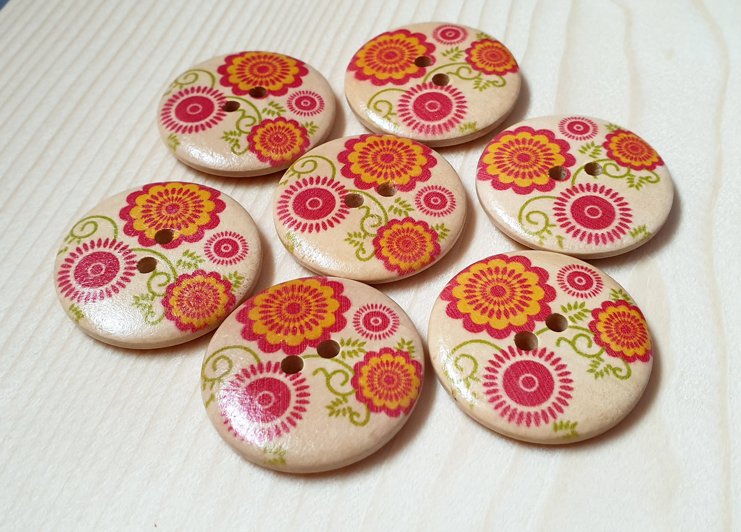 BIG RED FLOWERS / 30mm / Set of 4 buttons / Wooden Buttons / Sewing Buttons