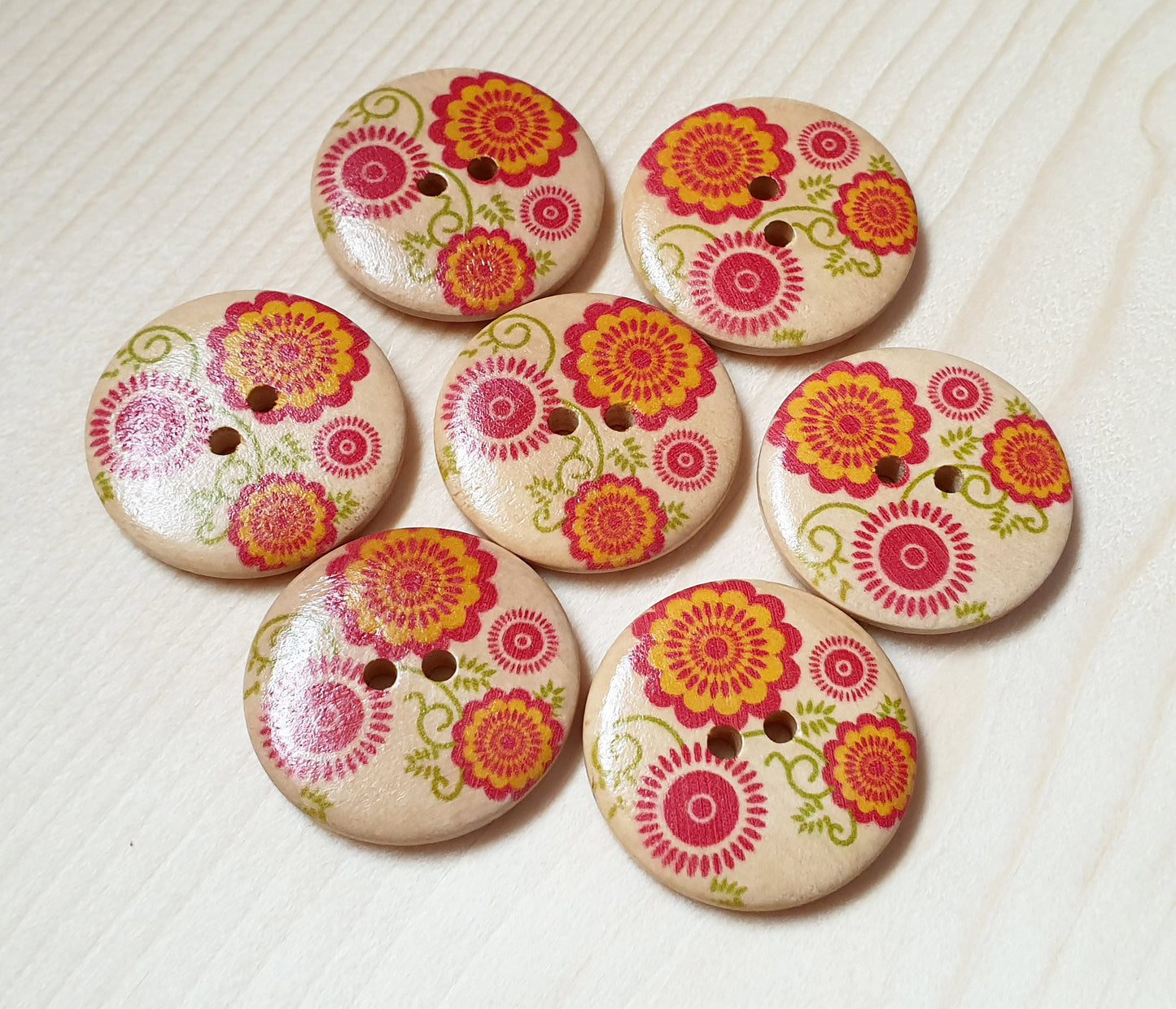 BIG RED FLOWERS / 30mm / Set of 4 buttons / Wooden Buttons / Sewing Buttons