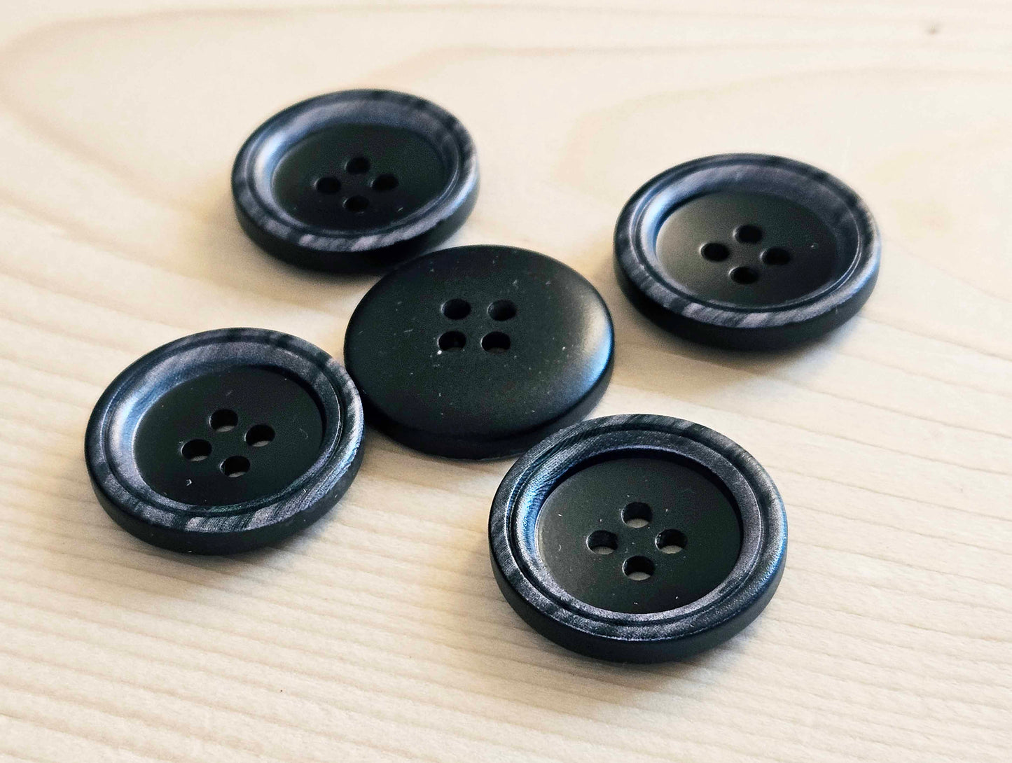 BLACK MARBLE EDGE / 25mm - 6 buttons / Resin Buttons / Sewing Buttons