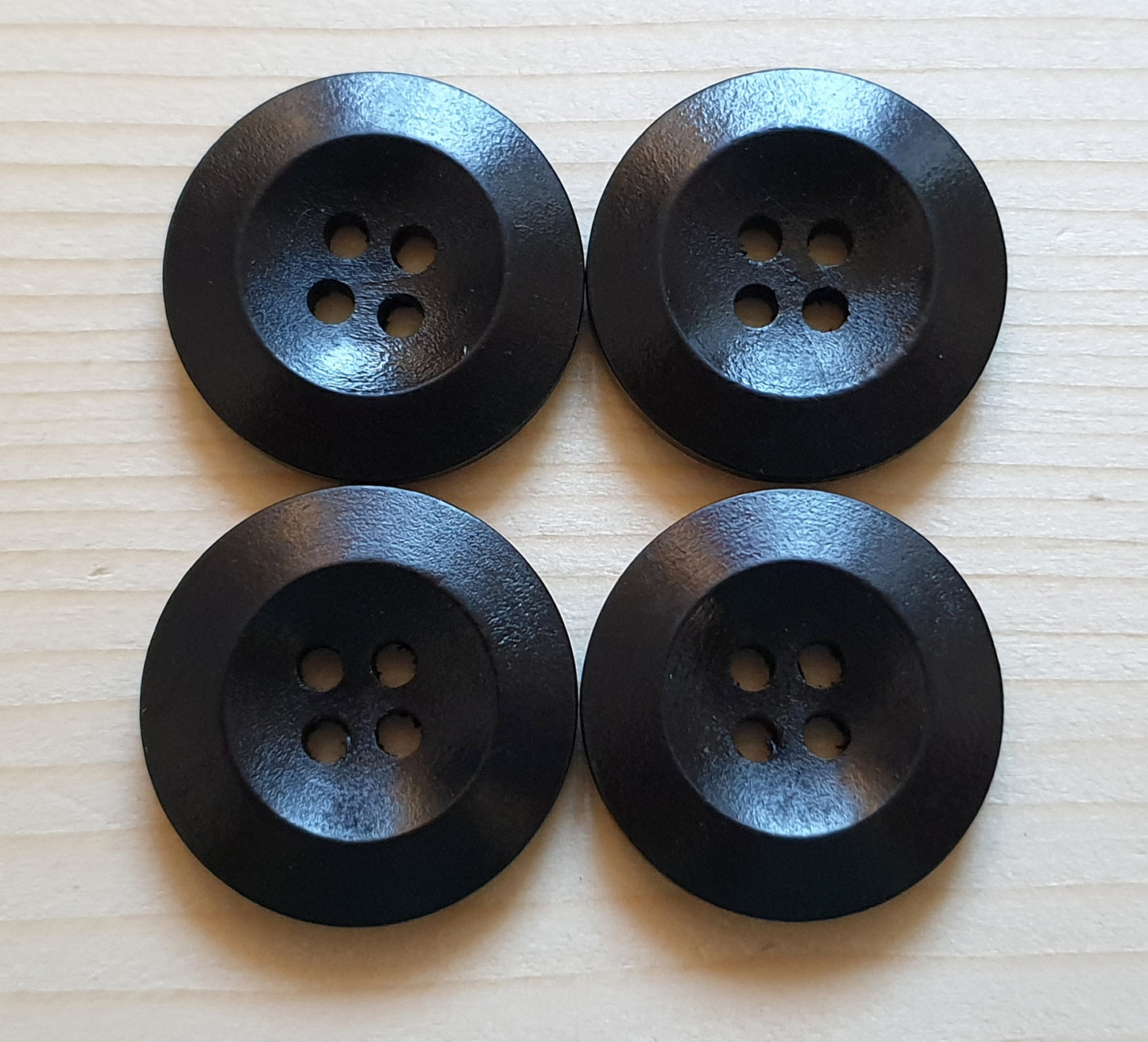 Clearance // WEDGE EDGE / Black 4-Hole Wooden Buttons / 12.5-25mm