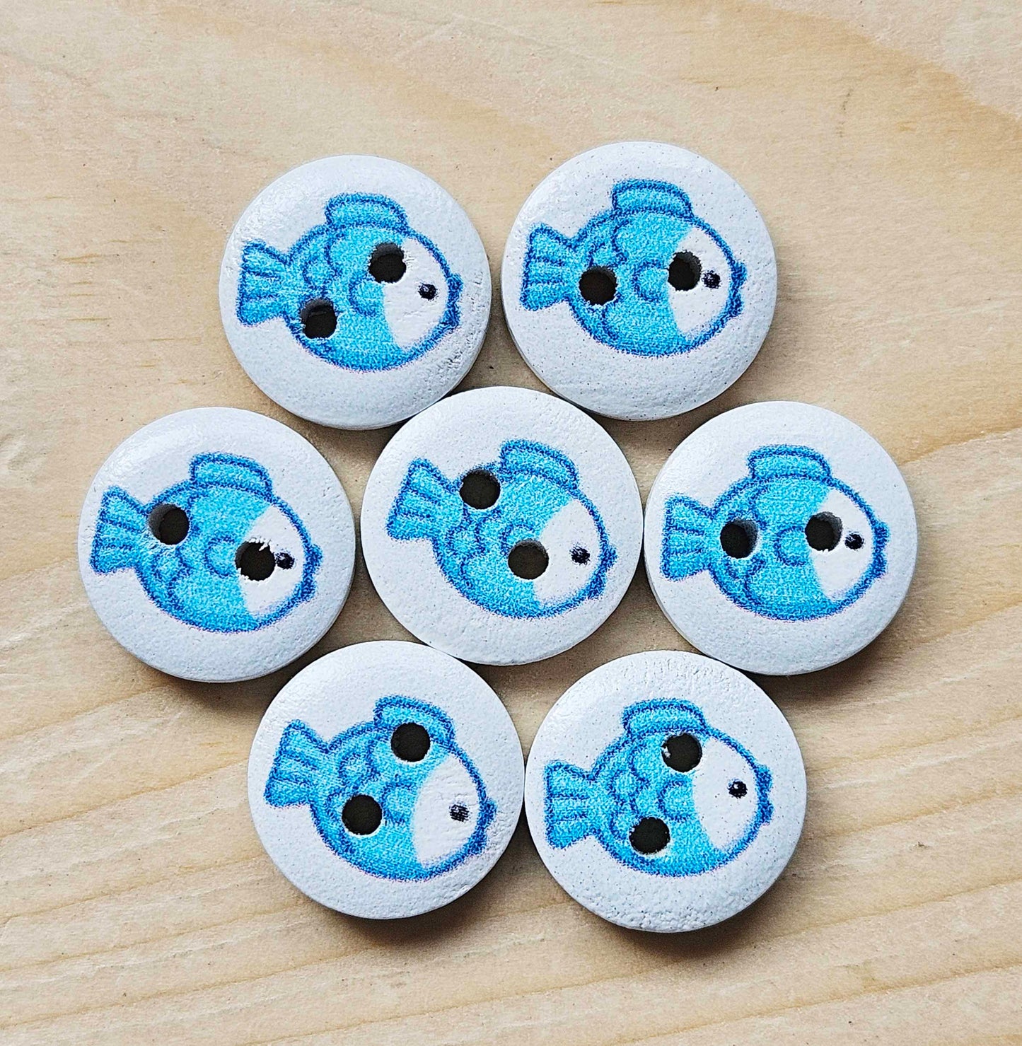 BLUE FISH / 15mm - 8 buttons / Wooden Buttons / Sewing Buttons