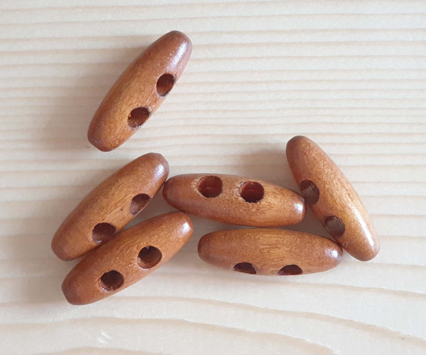 WOODEN TOGGLE CARAMEL BROWN / 30-50mm / Wooden Toggle Buttons / Sewing Buttons