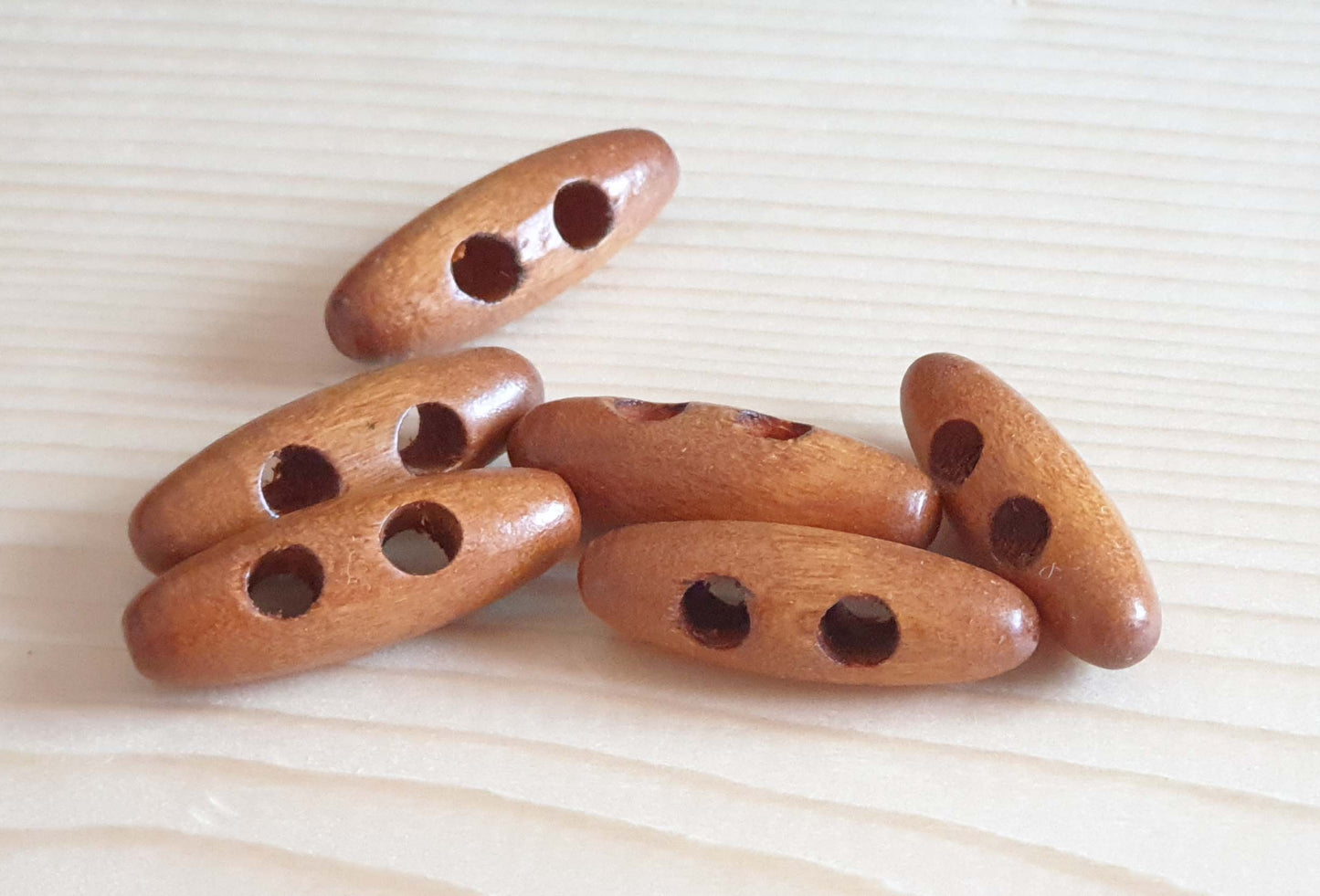 WOODEN TOGGLE CARAMEL BROWN / 30-50mm / Wooden Toggle Buttons / Sewing Buttons