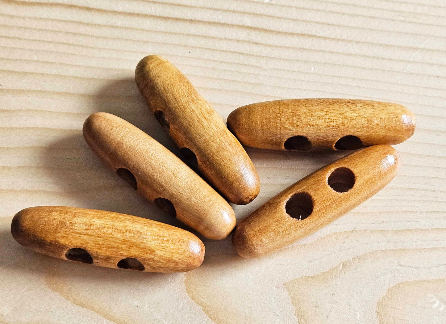 WOODEN TOGGLE CARAMEL BROWN / 30-50mm / Wooden Toggle Buttons / Sewing Buttons