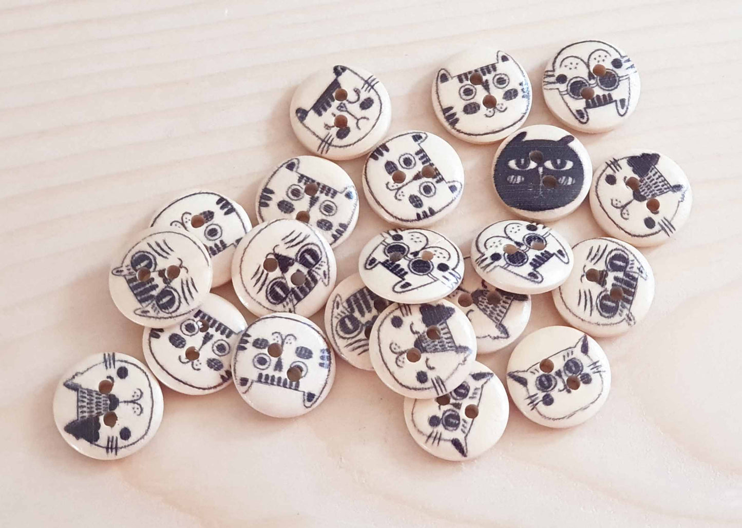 BLACK & WHITE CAT/ 15mm / Wooden Buttons / Sewing Buttons