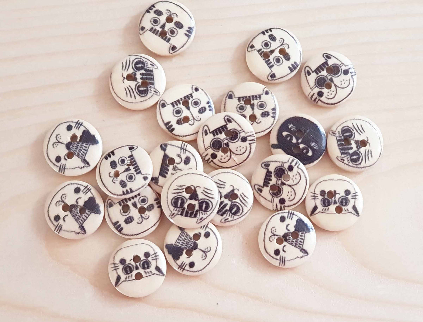 BLACK & WHITE CAT/ 15mm / Wooden Buttons / Sewing Buttons