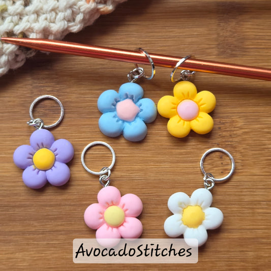 BABY DAISIES – 5 Pieces / Knitting Crochet Stitch Markers / Notions (#ex)