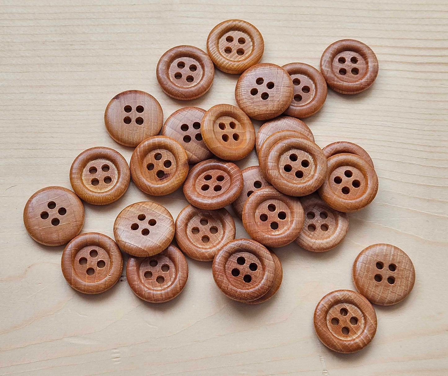 Made in Italy 4-HOLE CLASSIC BEECH WOOD / 23mm / Set of 4 buttons / Wooden Buttons / Sewing Buttons