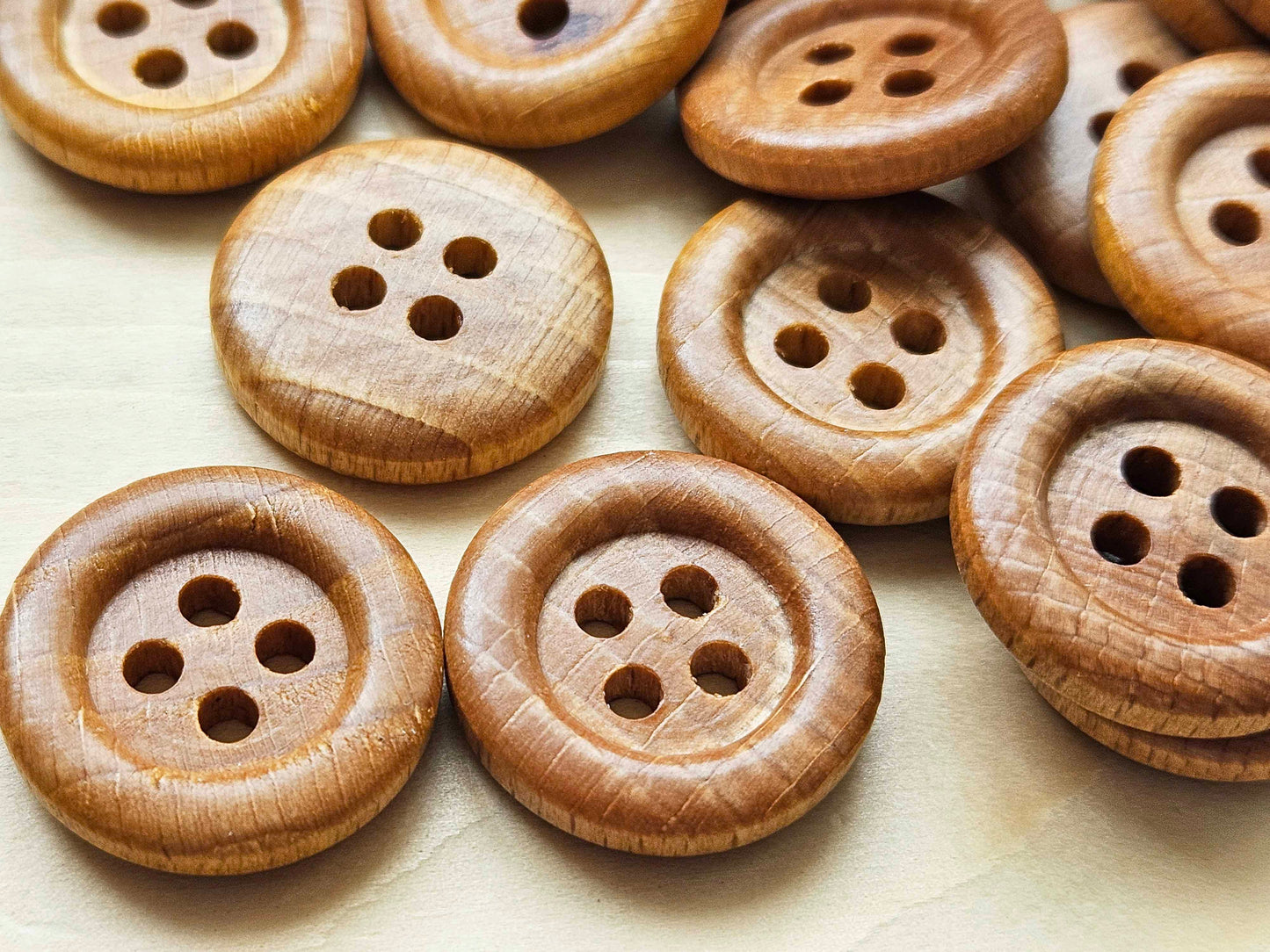 Made in Italy 4-HOLE CLASSIC BEECH WOOD / 23mm / Set of 4 buttons / Wooden Buttons / Sewing Buttons