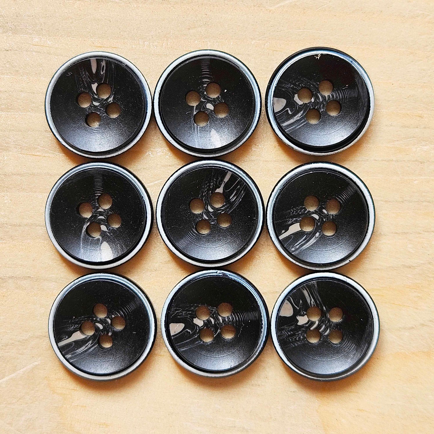 BLACK SWAN / 15mm - 6 buttons / Resin Buttons / Sewing Buttons