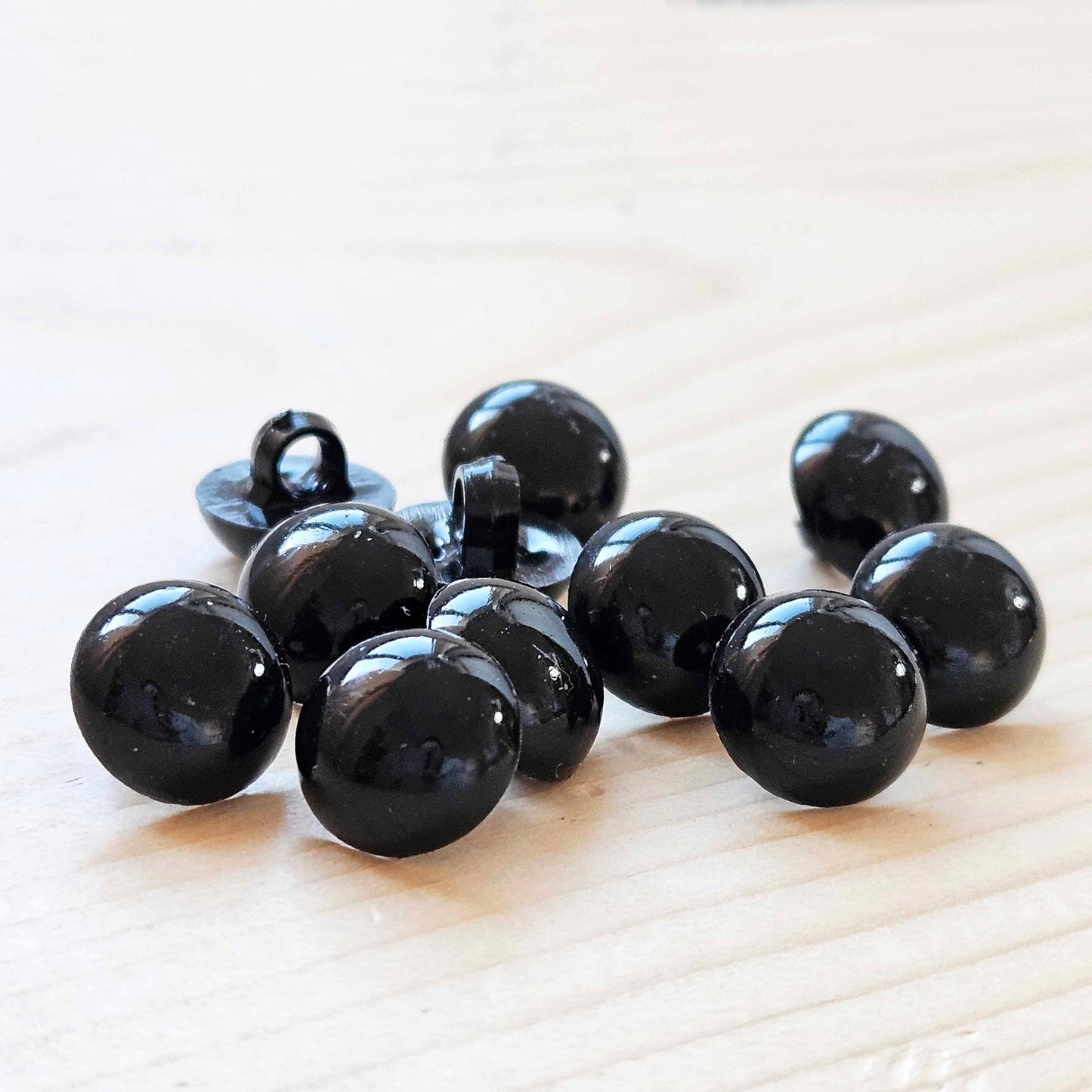 BLACK DOME Shank / 11mm - 8 buttons / Acrylic Shank Buttons / Sewing Buttons