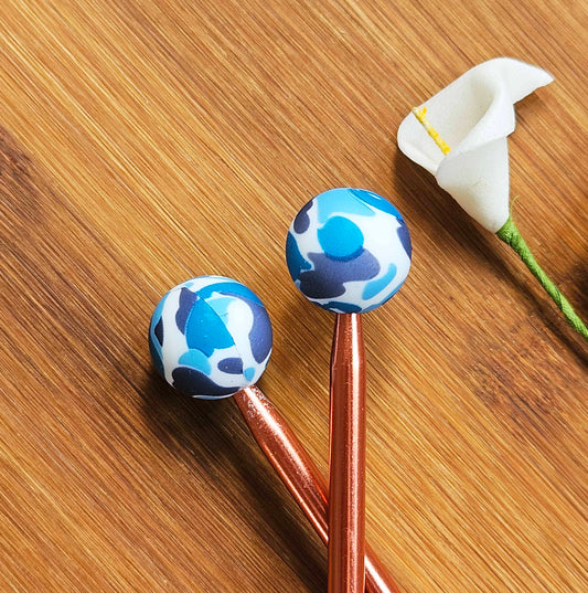 ROUND BLUE FLORALS Stitch Stoppers / 2 pieces / Knitting Needle Stoppers / Point Protection / Notions