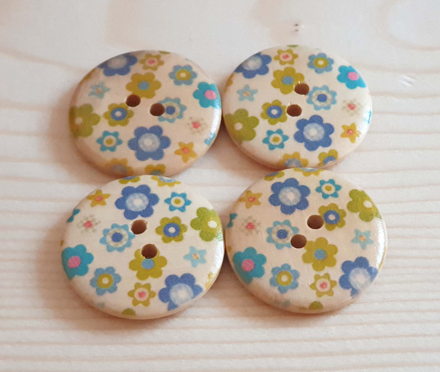 BLUE BABY FLOWERS / 30mm - 4 buttons / Wooden Buttons / Sewing Buttons