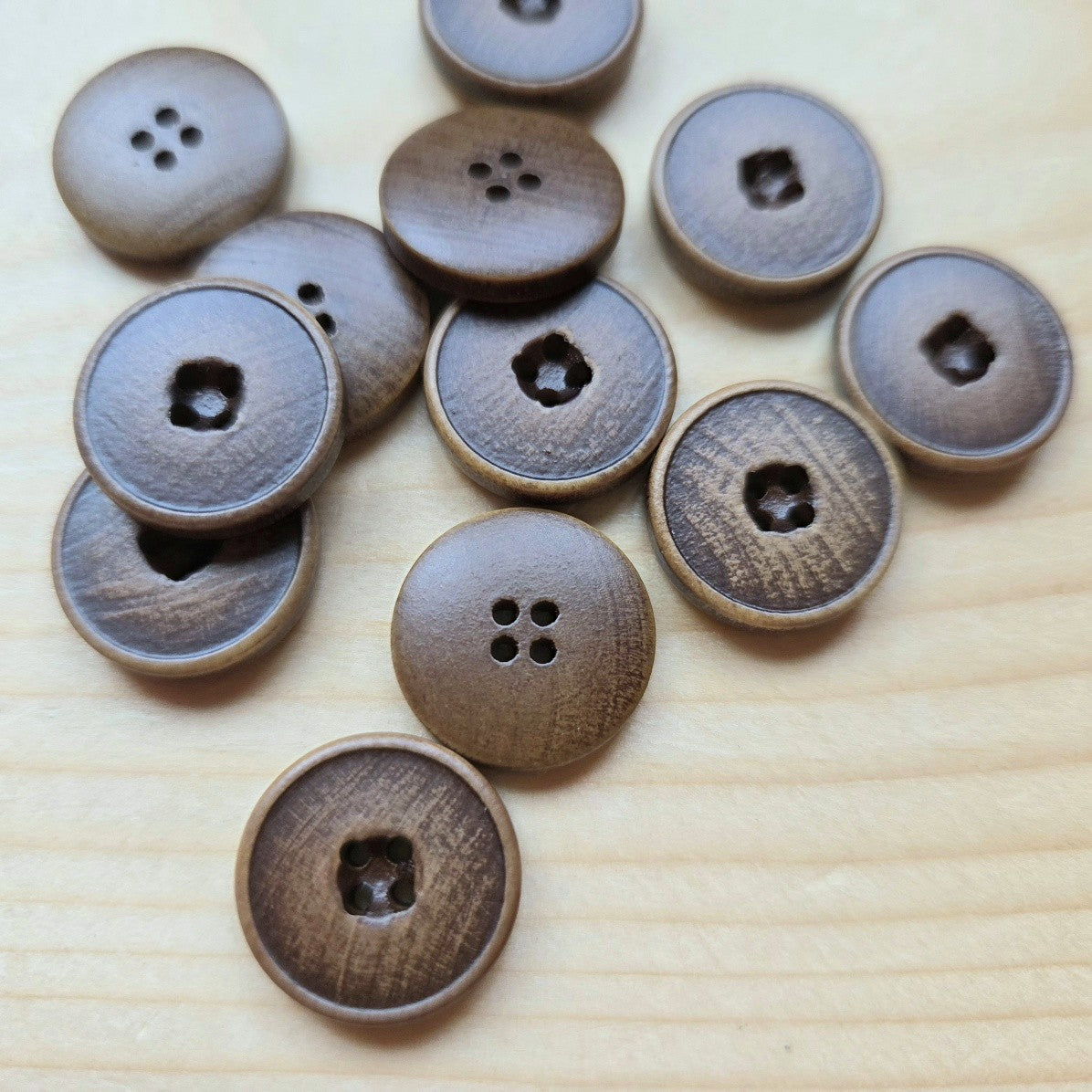 Brown Timber / Deluxe Wooden Buttons / 15mm (Set of 4)