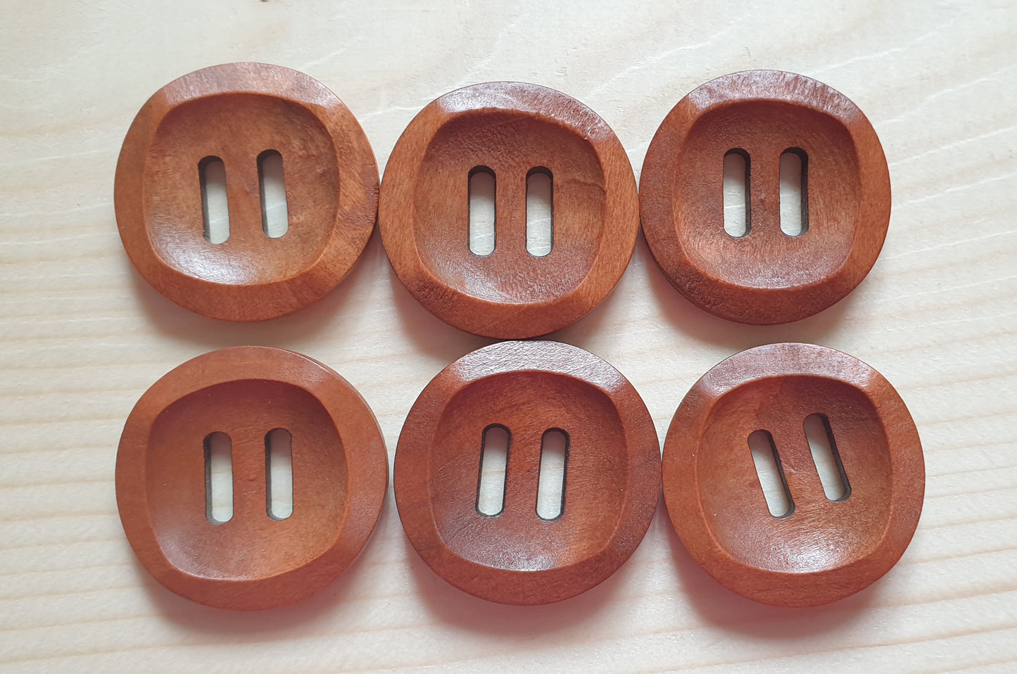 BUCKLE BROWN / 30mm / Set of 6 buttons / Wooden Buttons / Sewing Button