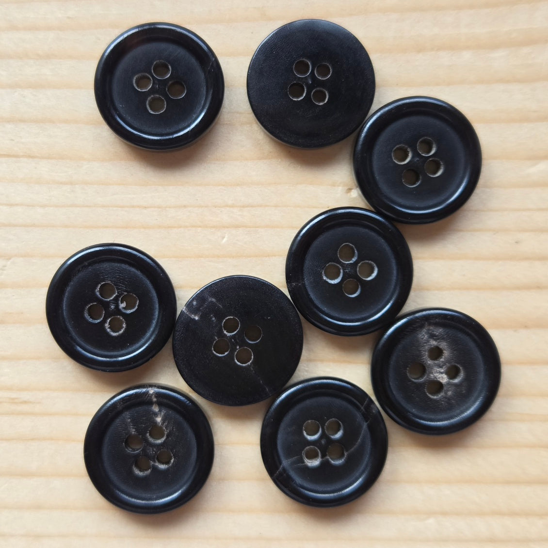 BUFFALO HORN CLASSIC / Black / Buffalo Horn Buttons / 15mm (Set of 4)