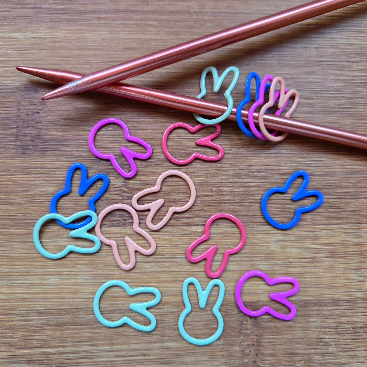 BUNNIES Stitch Markers / 8 pcs / Snag Free Stitch Markers / Knitting Stitch Markers / Notions