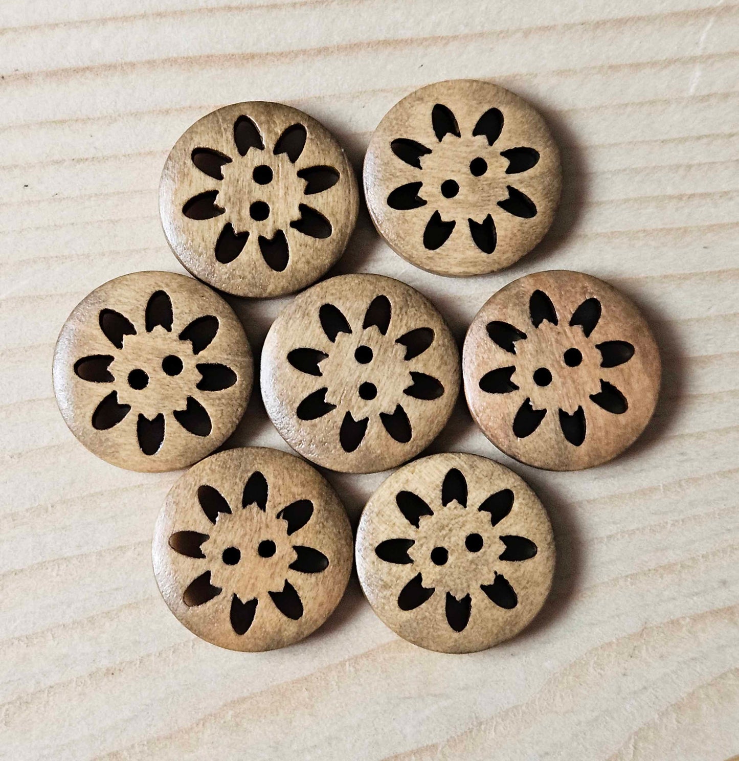 CARNATION PEANUT BROWN / 18mm -  6 buttons / Wooden Filigree Buttons / Sewing Buttons