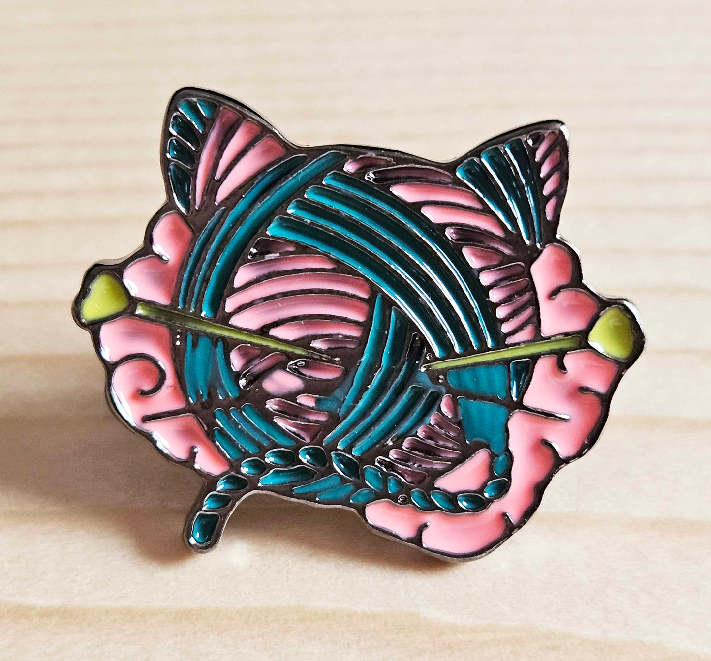 CAT YARN BALL / Knitter Pin / Hobby Brooches