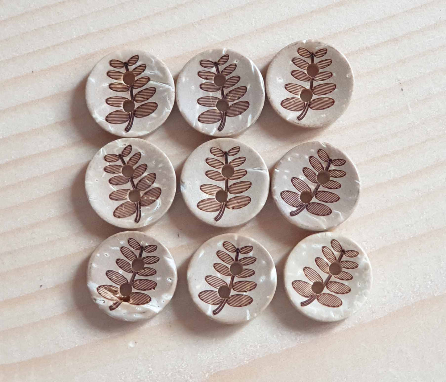 COCO BUTTON FERN / 11-18mm / Coconut Buttons / Sewing Buttons