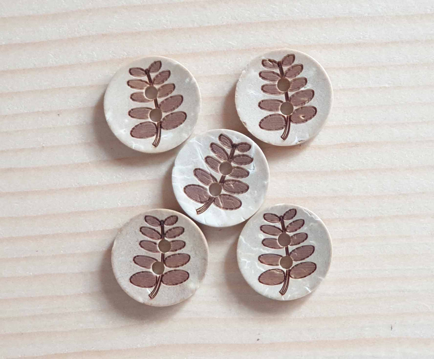 COCO BUTTON FERN / 11-18mm / Coconut Buttons / Sewing Buttons