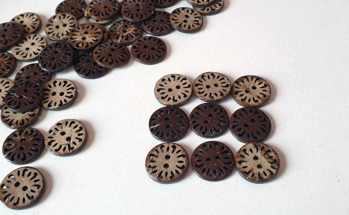 COCO COMMON DAISY / 15mm / Coconut Buttons / Sewing Buttons