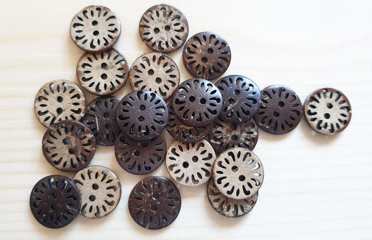 COCO COMMON DAISY / 15mm / Coconut Buttons / Sewing Buttons