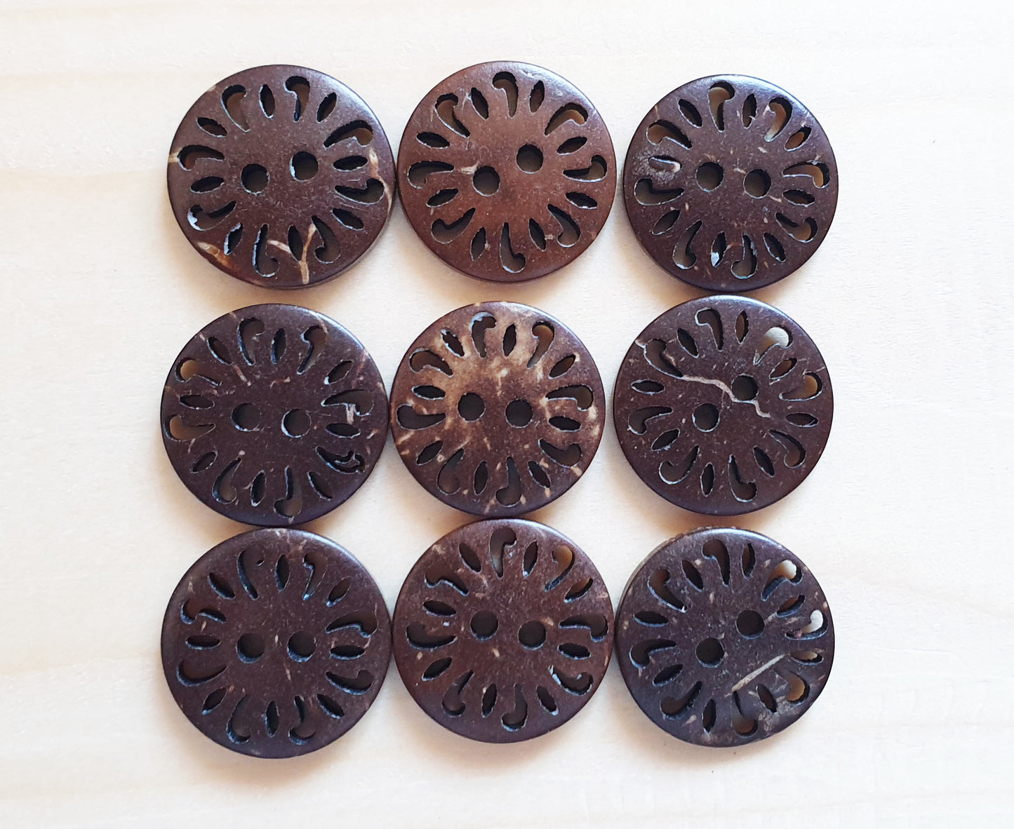 COCO COMMON DAISY / 15mm / Coconut Buttons / Sewing Buttons