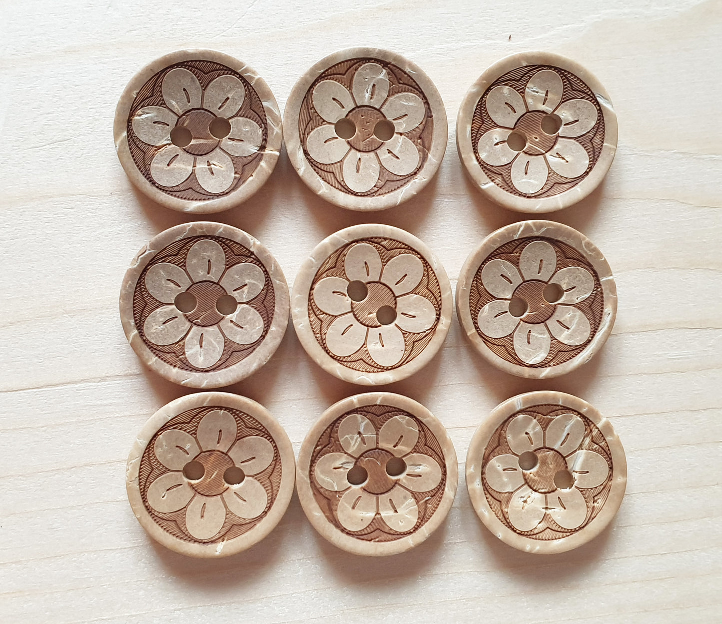 COCO DAISY / 13-18mm / Coconut Buttons / Sewing Buttons