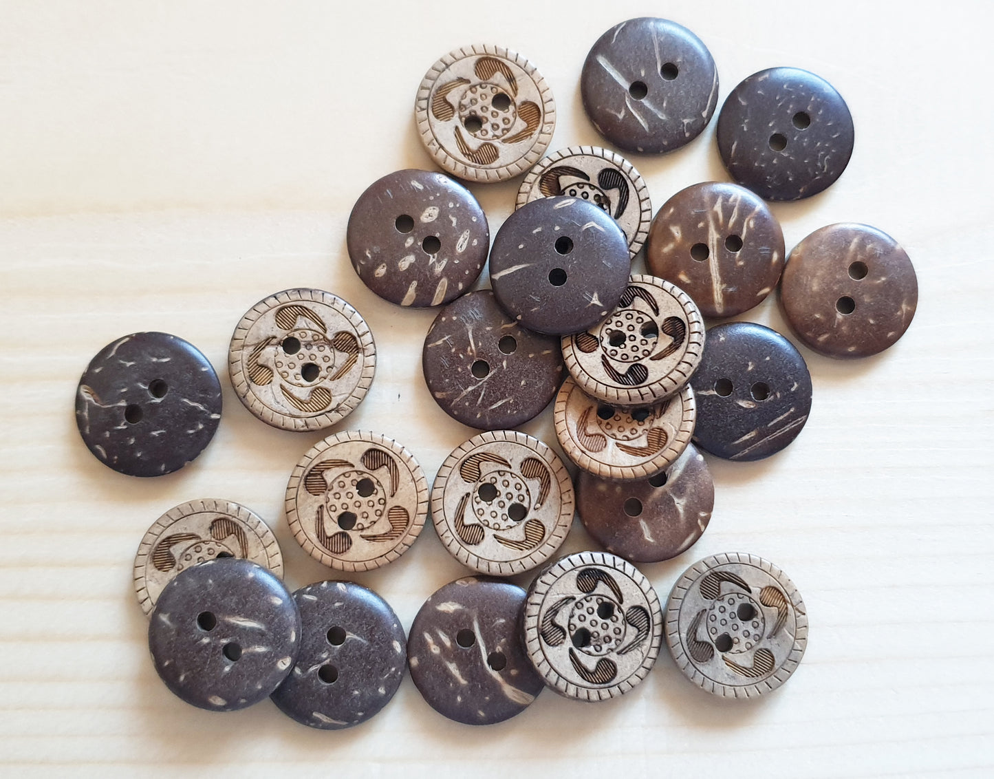 COCO UNIVERSE / 15mm / Coconut Buttons / Sewing Buttons