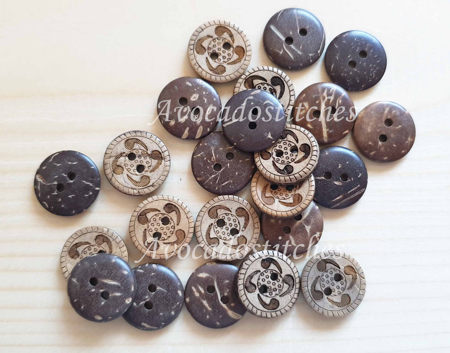 COCO UNIVERSE / 15mm - 8 buttons / Coconut Buttons / Sewing Buttons