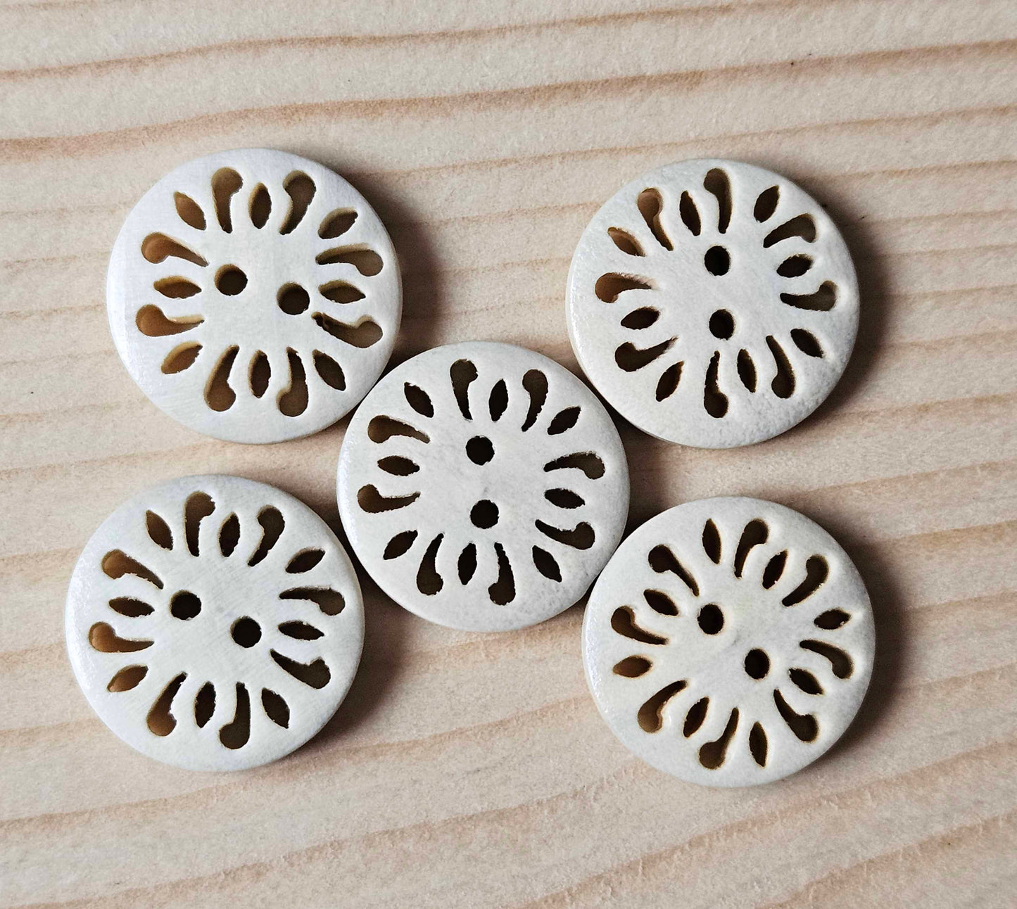 COMMON DAISY / 20mm - 6 buttons / Beige Oatmeal / Wooden Buttons / Sewing Buttons