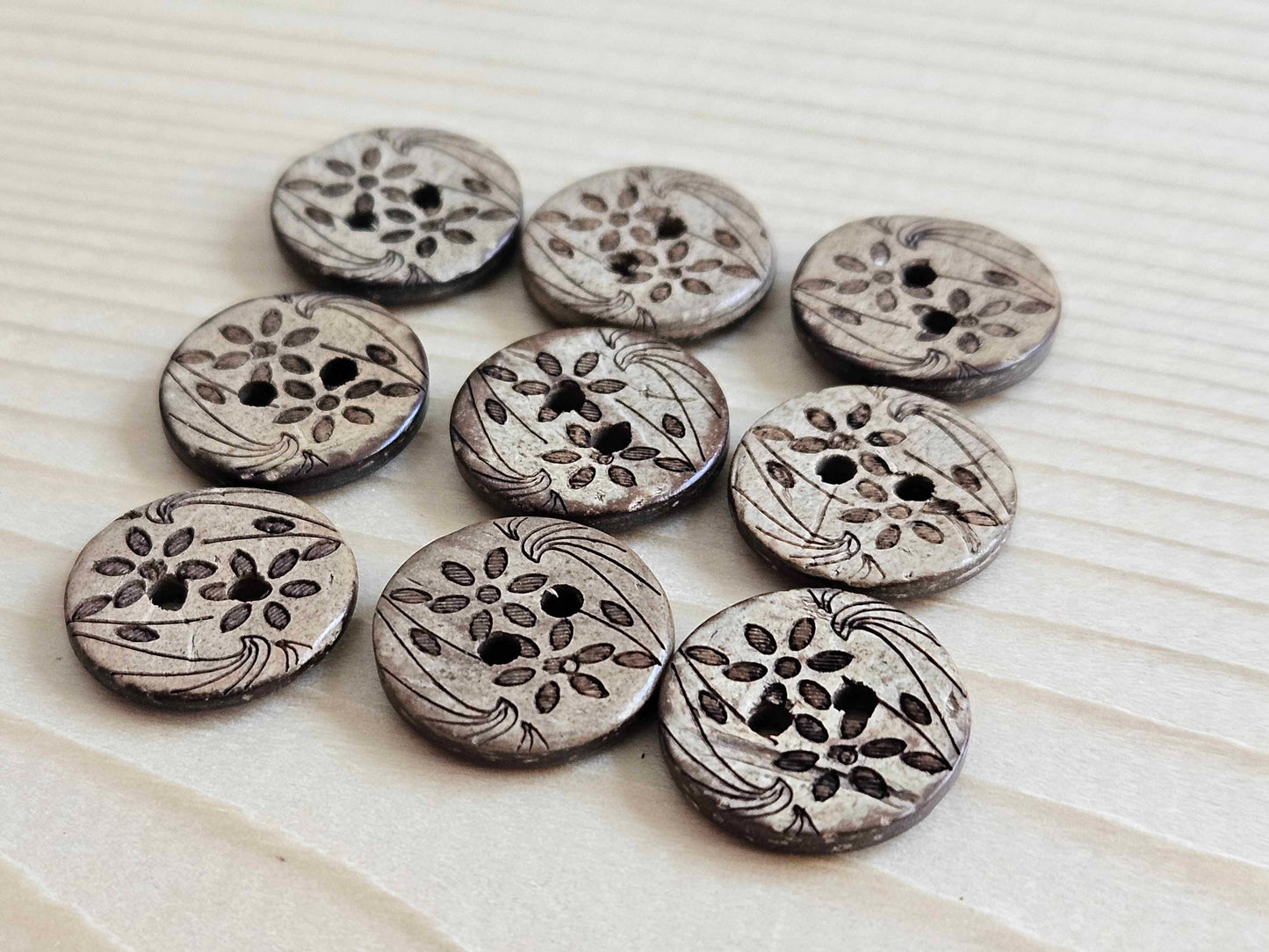 COCO DAFFODIL / 12.5-18mm / Coconut Buttons / Sewing Buttons