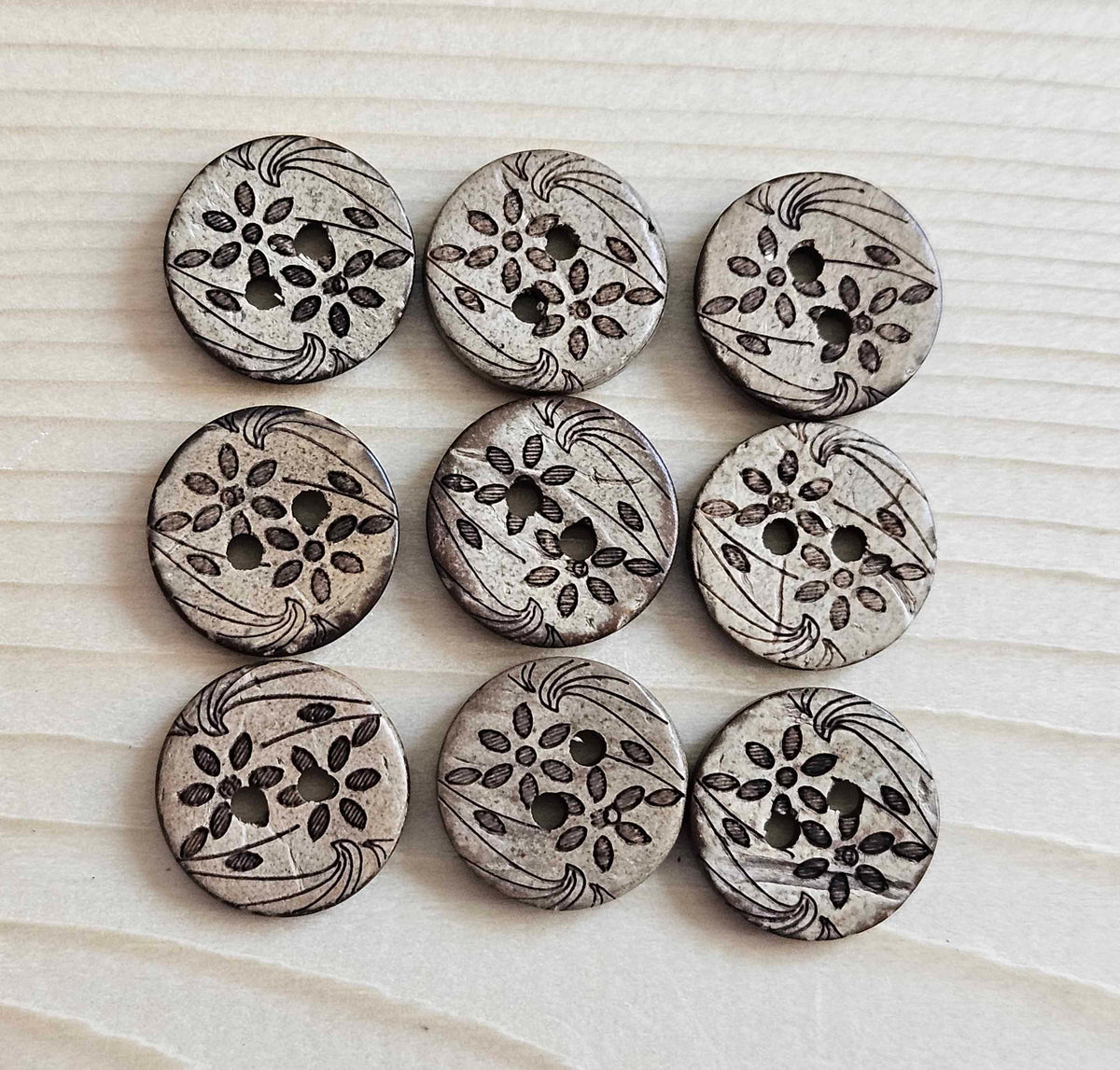 COCO DAFFODIL / Coconut Buttons / 12.5-18mm