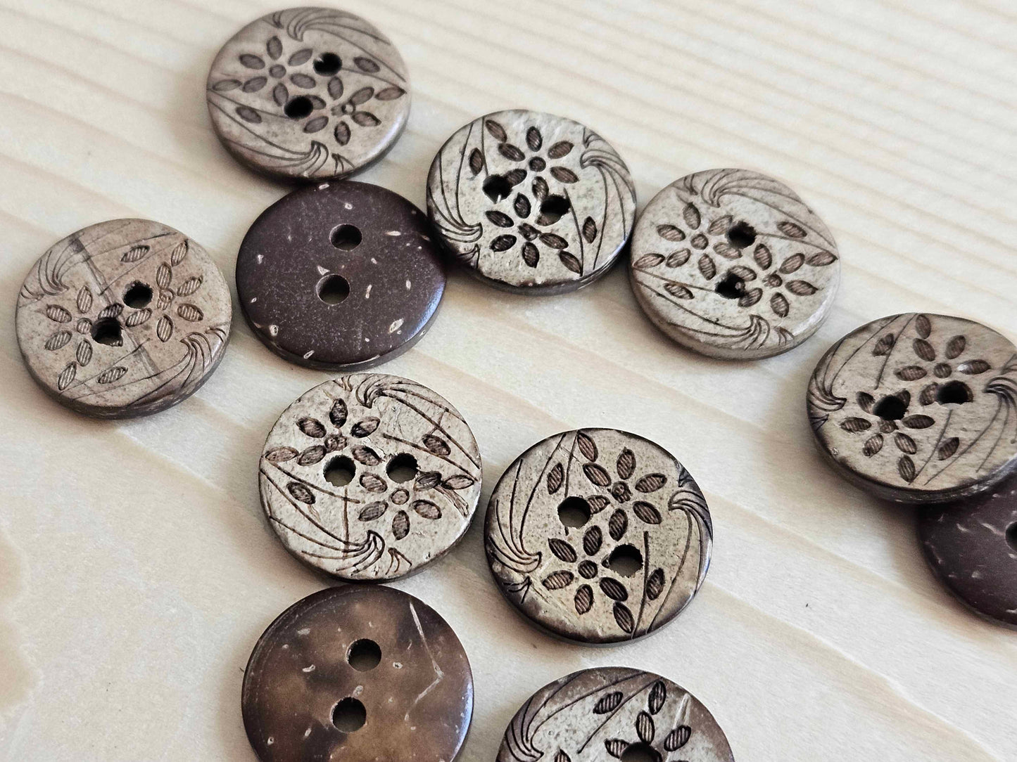 COCO DAFFODIL / 12.5-18mm / Coconut Buttons / Sewing Buttons