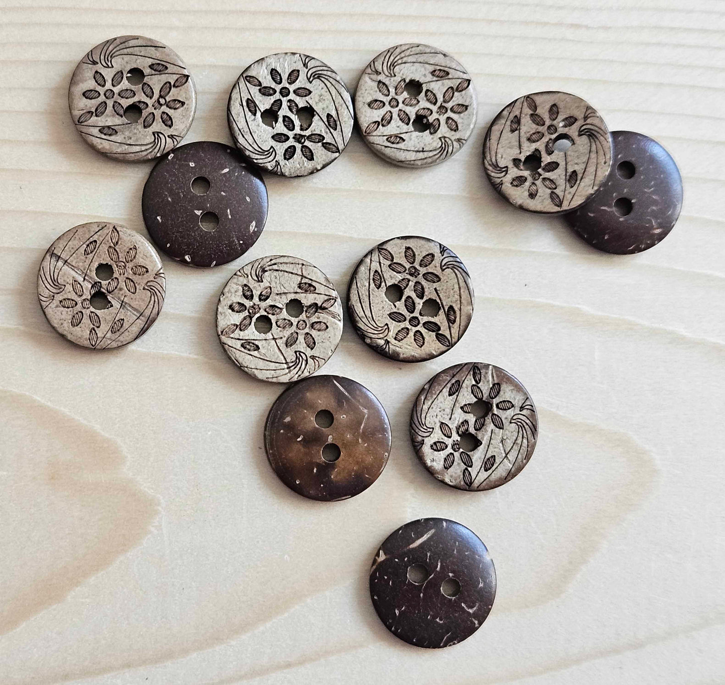 COCO DAFFODIL / 12.5-18mm / Coconut Buttons / Sewing Buttons