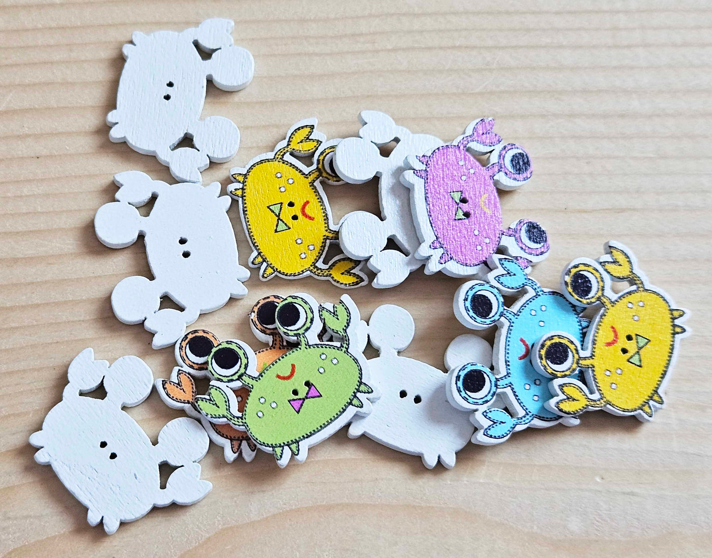 CRAB / Wooden Buttons / 30x22mm (Set of 8)