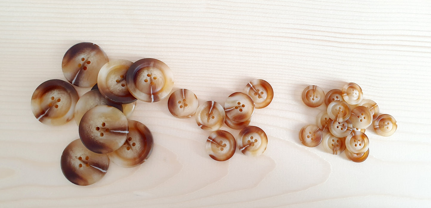 VINTAGE CREAM MARBLE / 15-30mm / Resin Buttons / Sewing Buttons